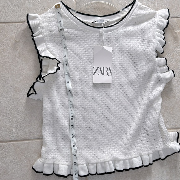 ZARA Sweater Vest NWT with Ruffles and black trim size L - Picture 4 of 5